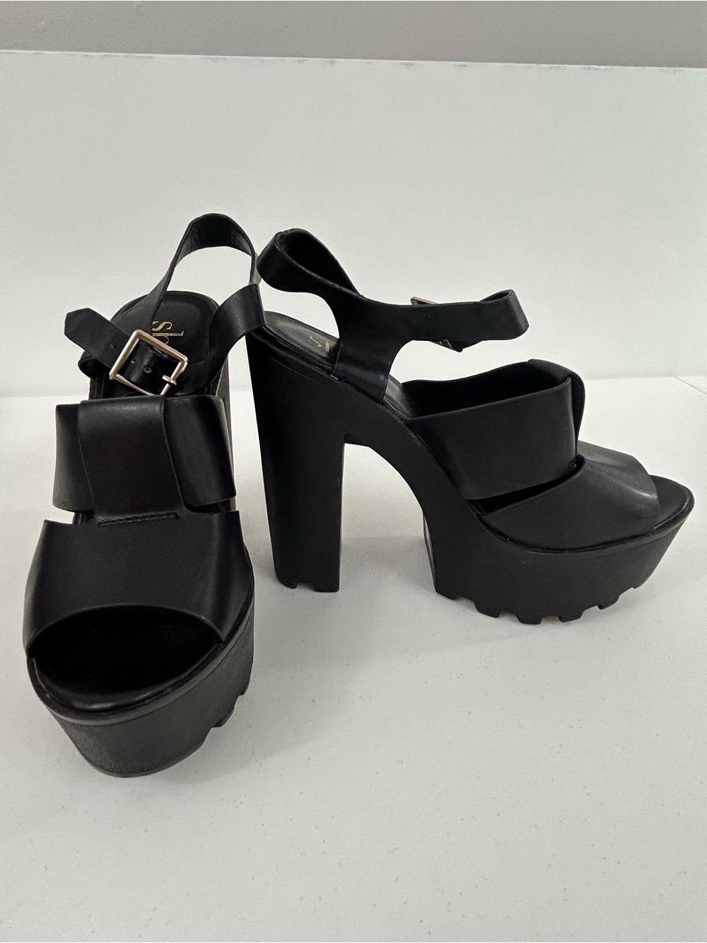 Shi by Journeys Chunky Black Platform Heeled Strappy Sandals Size 8